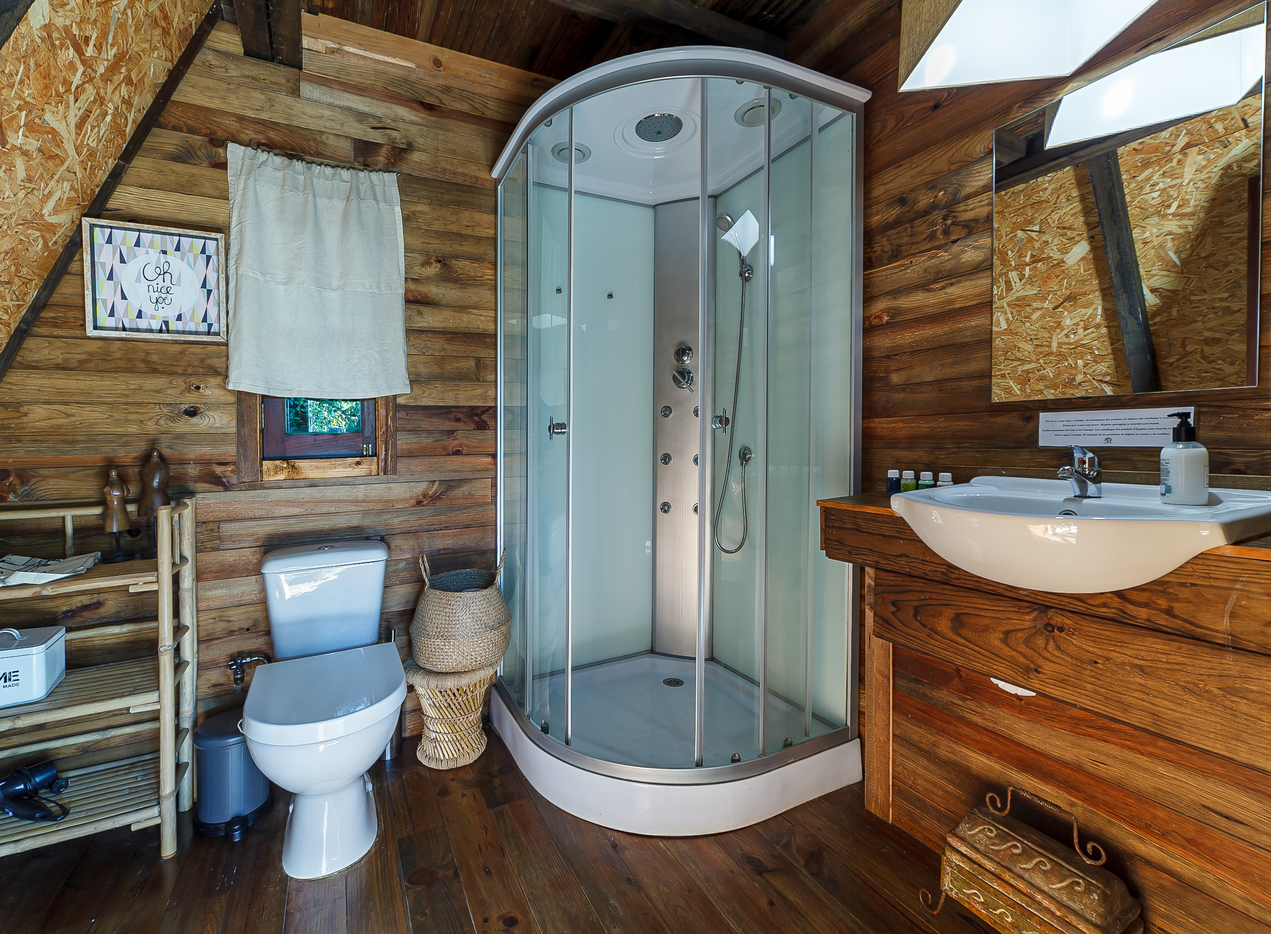 Lake House - bathroom